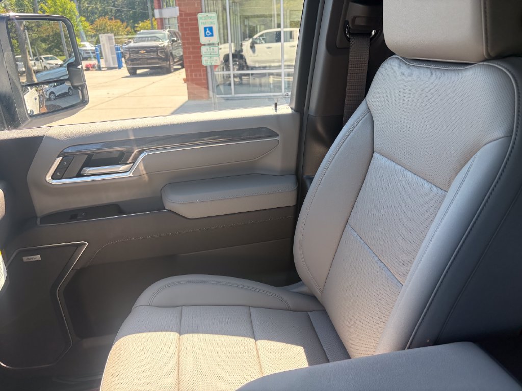 New 2026 Chevrolet Silverado 2500 LTZ w/ LTZ Premium Package AWD/4WD image 11