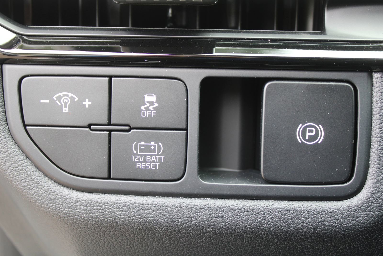 New 2026 Kia Sportage LX FWD image 22