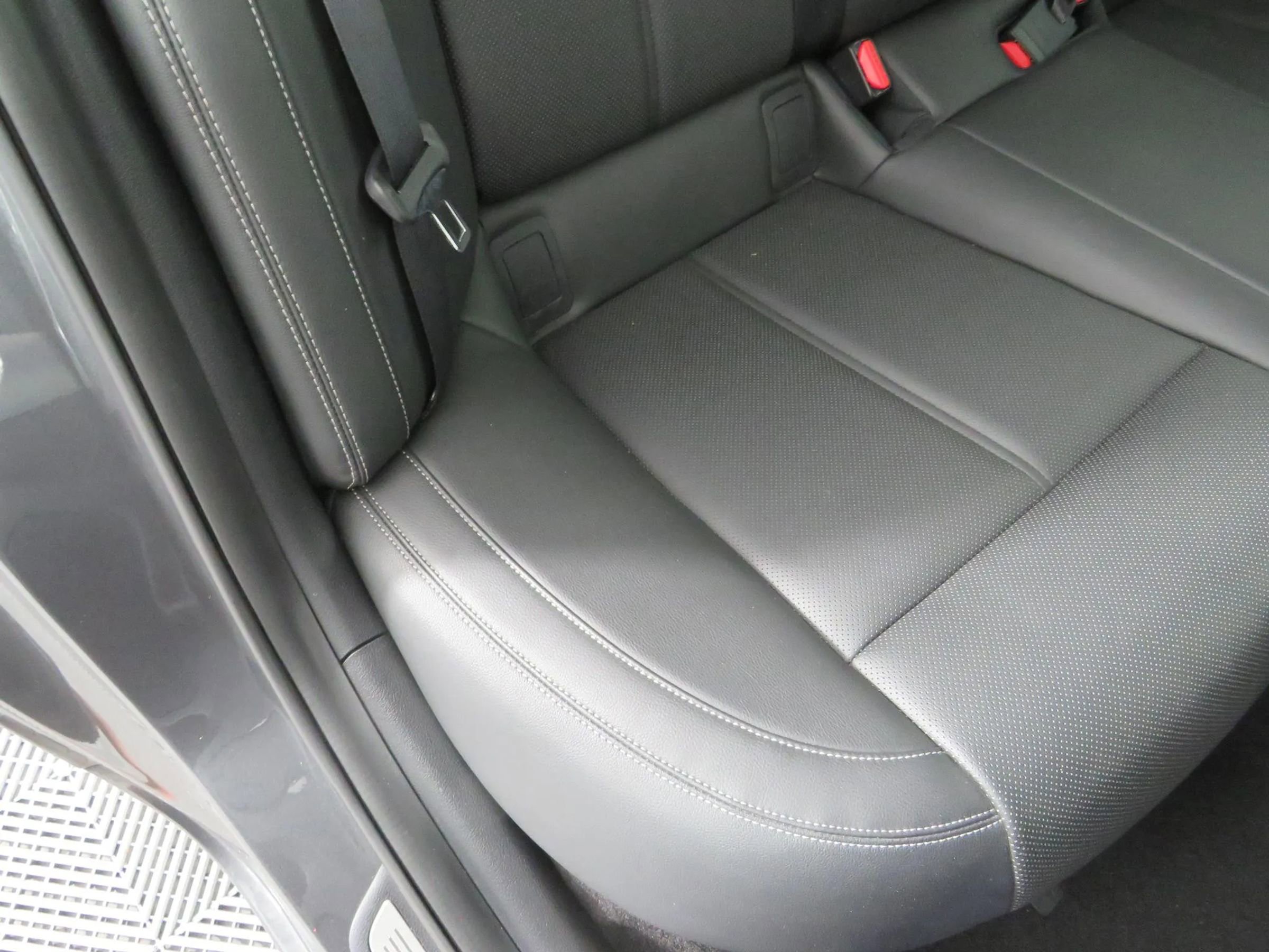 Used 2019 Genesis G70 2.0T Advanced image 39