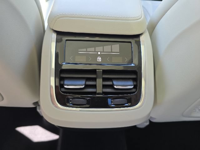 Certified 2024 Volvo XC60 B5 Ultimate AWD/4WD image 24