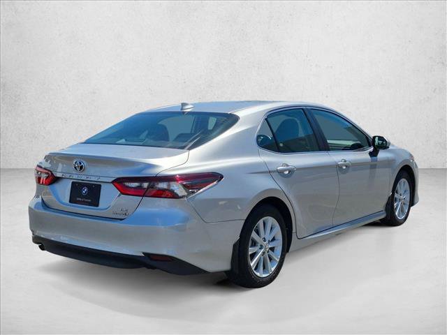 Used 2022 Toyota Camry LE FWD image 5