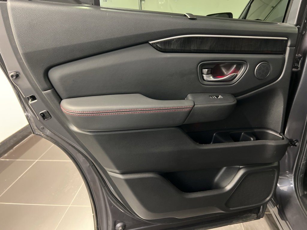 Used 2025 Honda Pilot Black Edition image 37