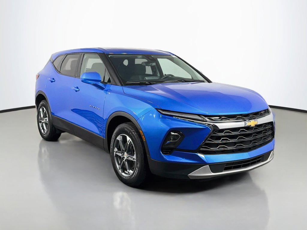 Used 2025 Chevrolet Blazer LT AWD/4WD image 1