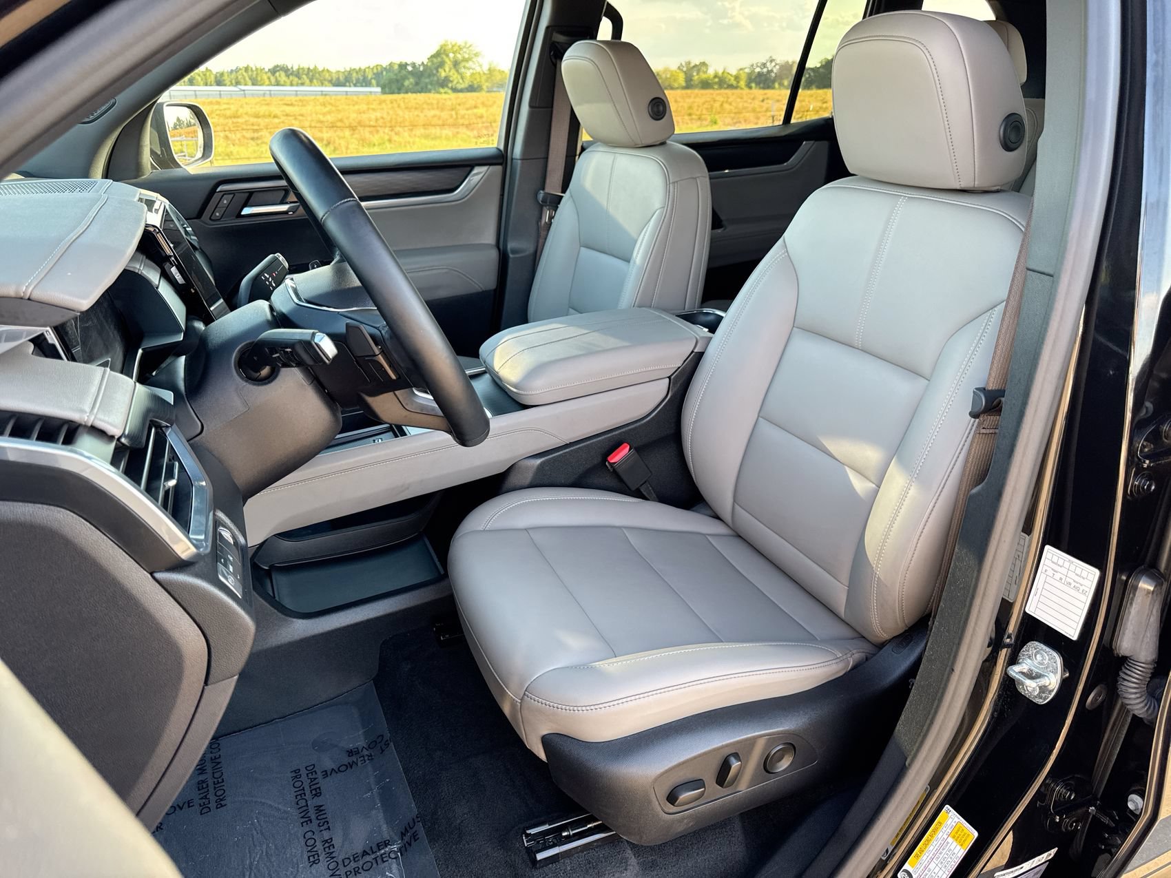 Used 2026 GMC Acadia Elevation w/ Elevation Premium Package FWD image 11