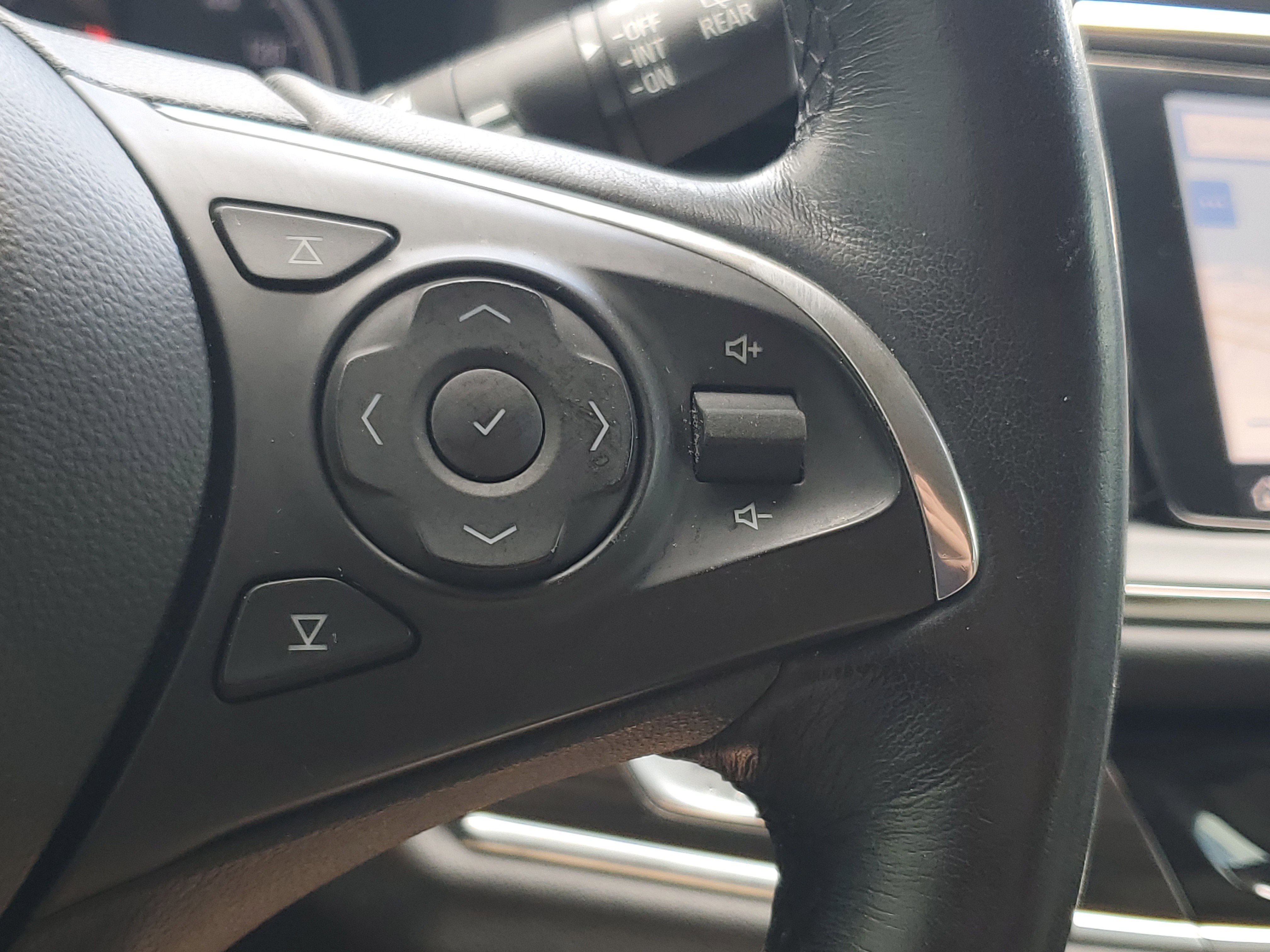 Used 2021 Buick Enclave Premium w/ Sun and Sites Package image 24