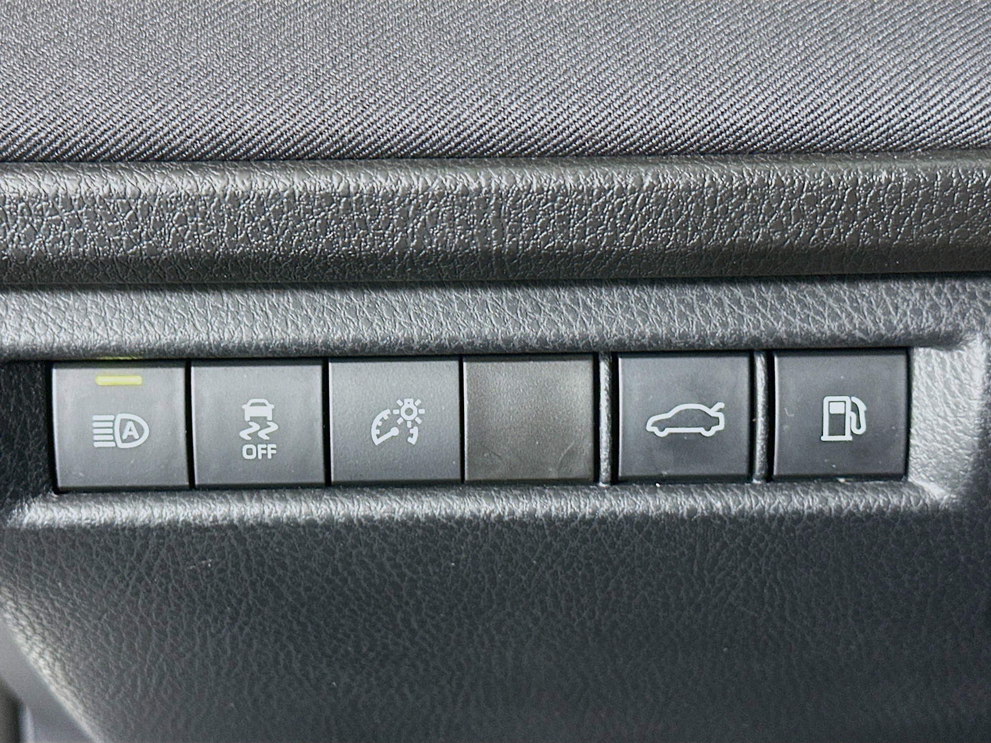 Used 2025 Toyota Camry LE image 17