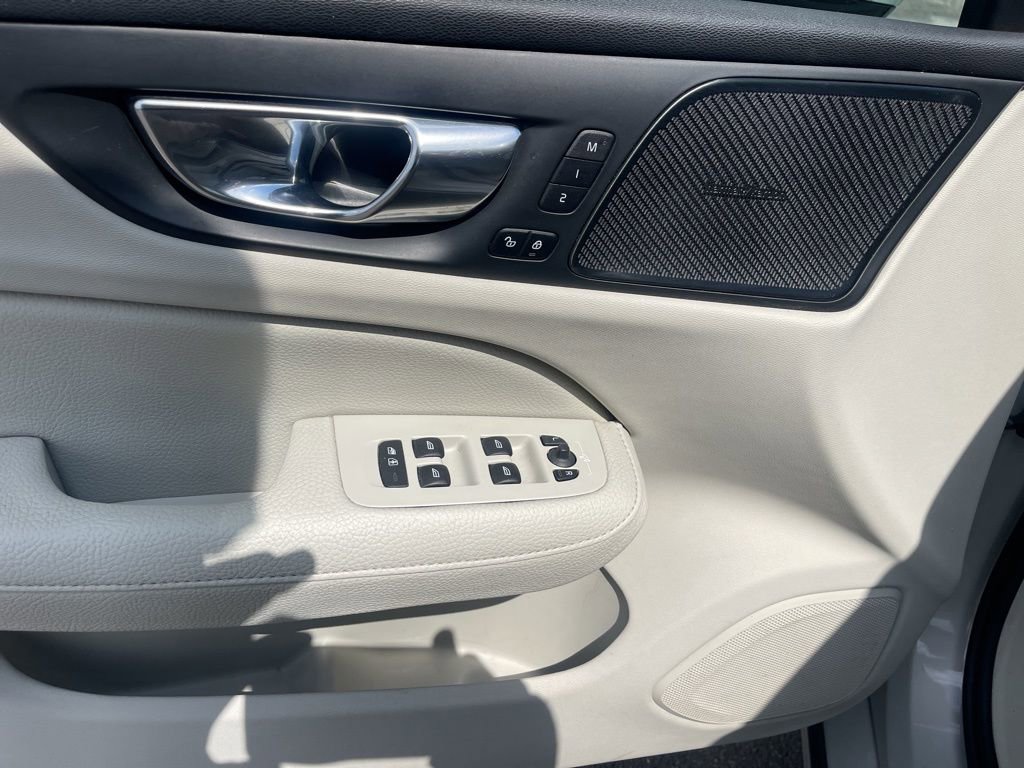 Used 2020 Volvo S60 T6 Inscription image 14