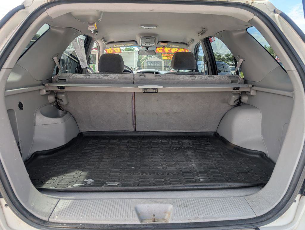 Used 2008 Kia Sorento LX image 11