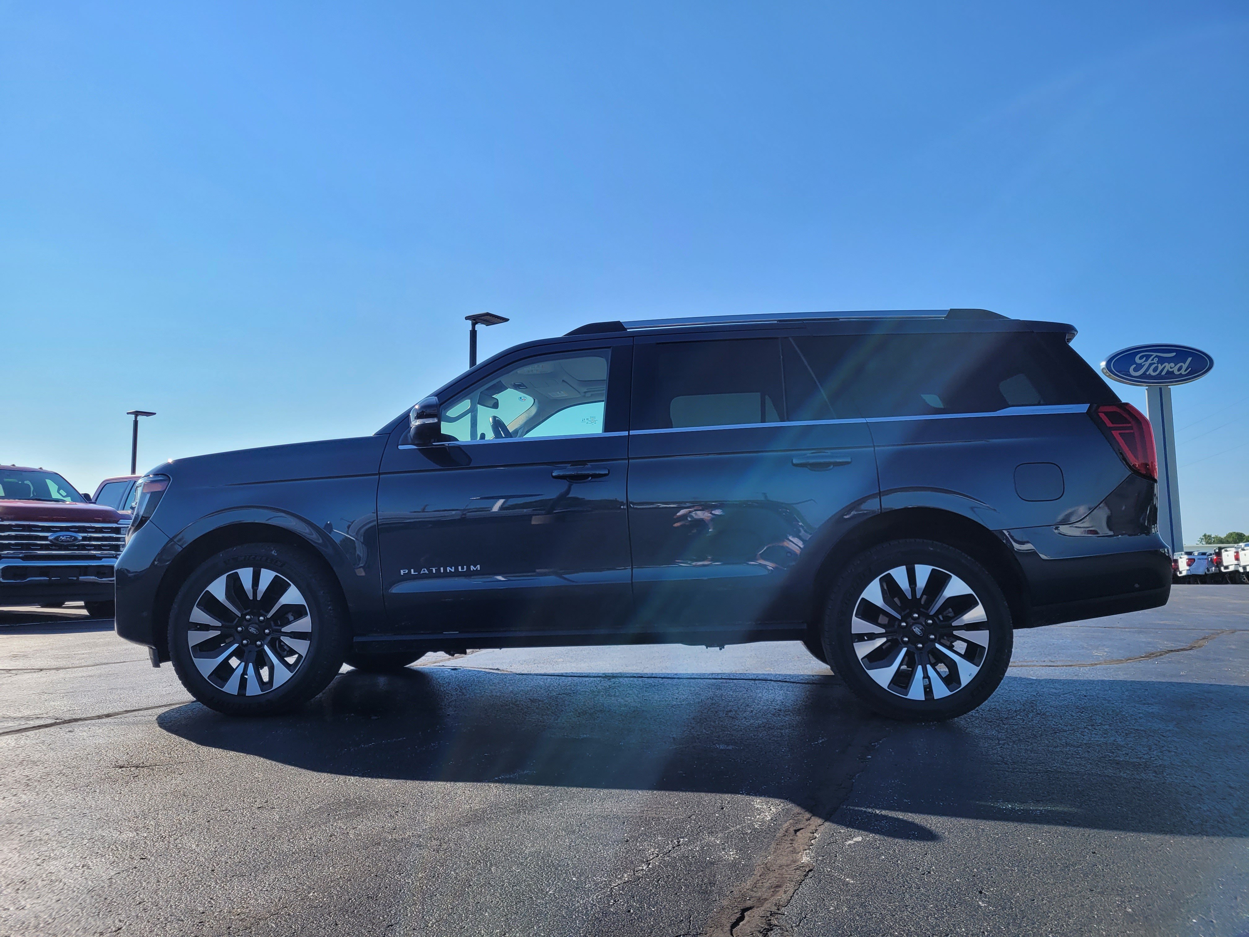 Used 2025 Ford Expedition Platinum w/ Driver's Package AWD/4WD image 7
