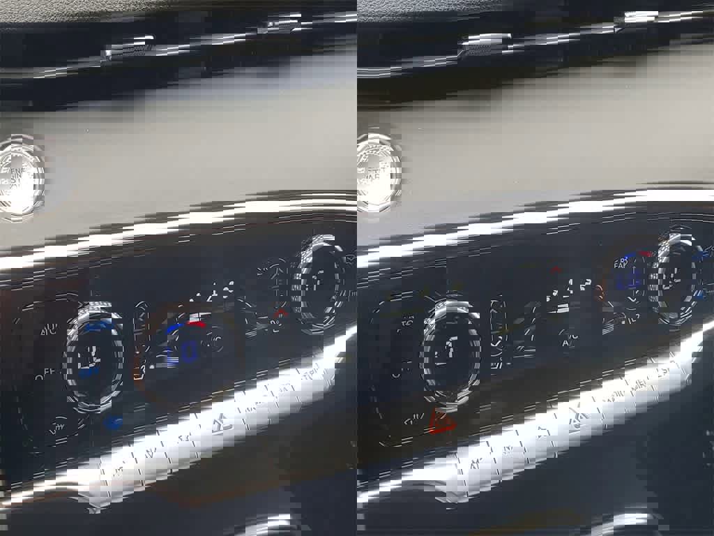 Used 2025 Genesis GV70 2.5T image 28