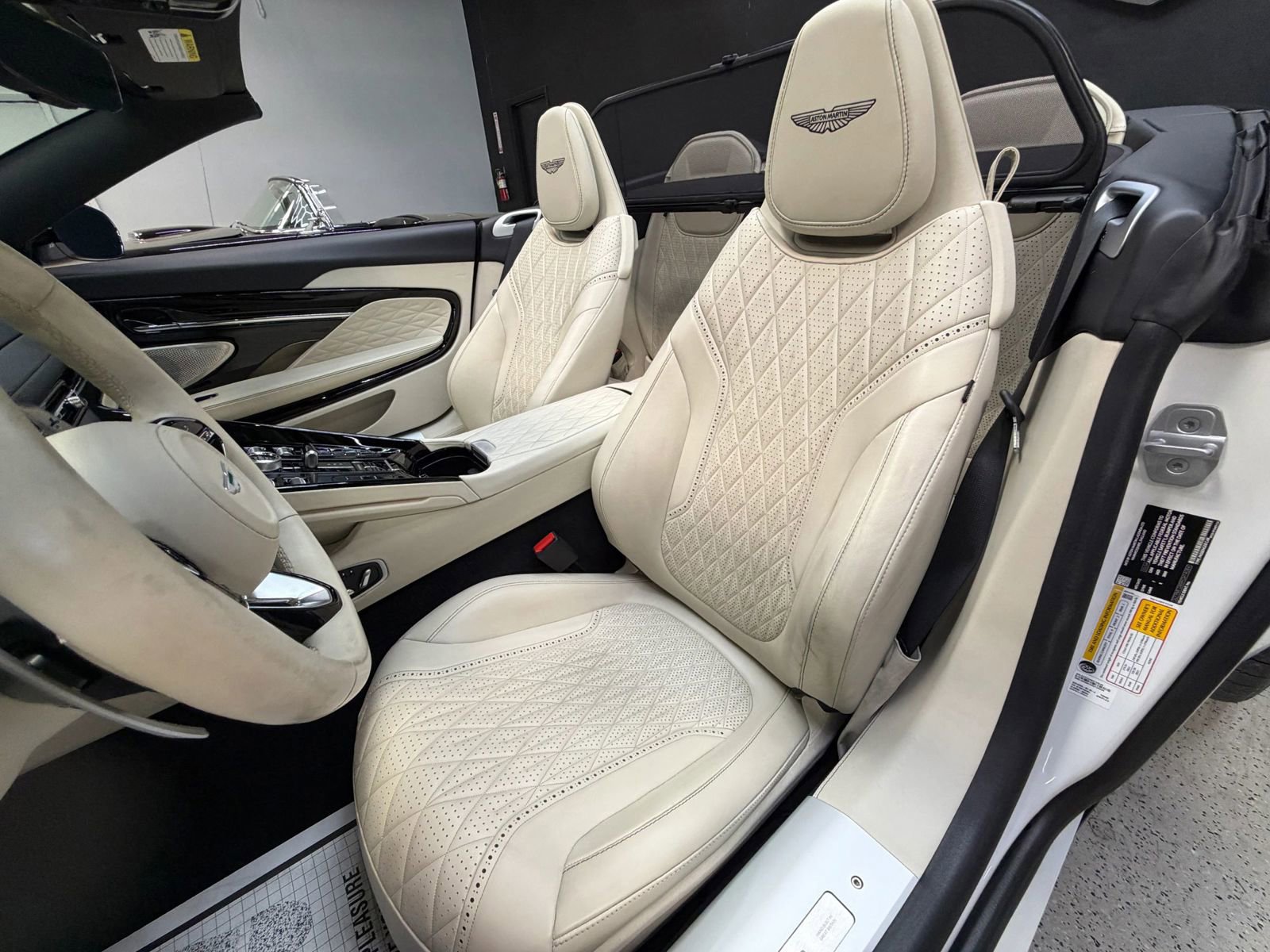 Used 2024 Aston Martin DB12 Convertible RWD image 65