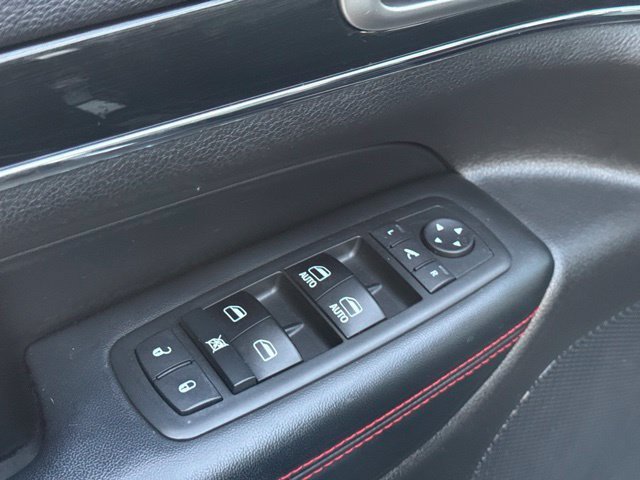 Used 2017 Jeep Grand Cherokee Trailhawk w/ Trailhawk Luxury Group AWD/4WD image 16