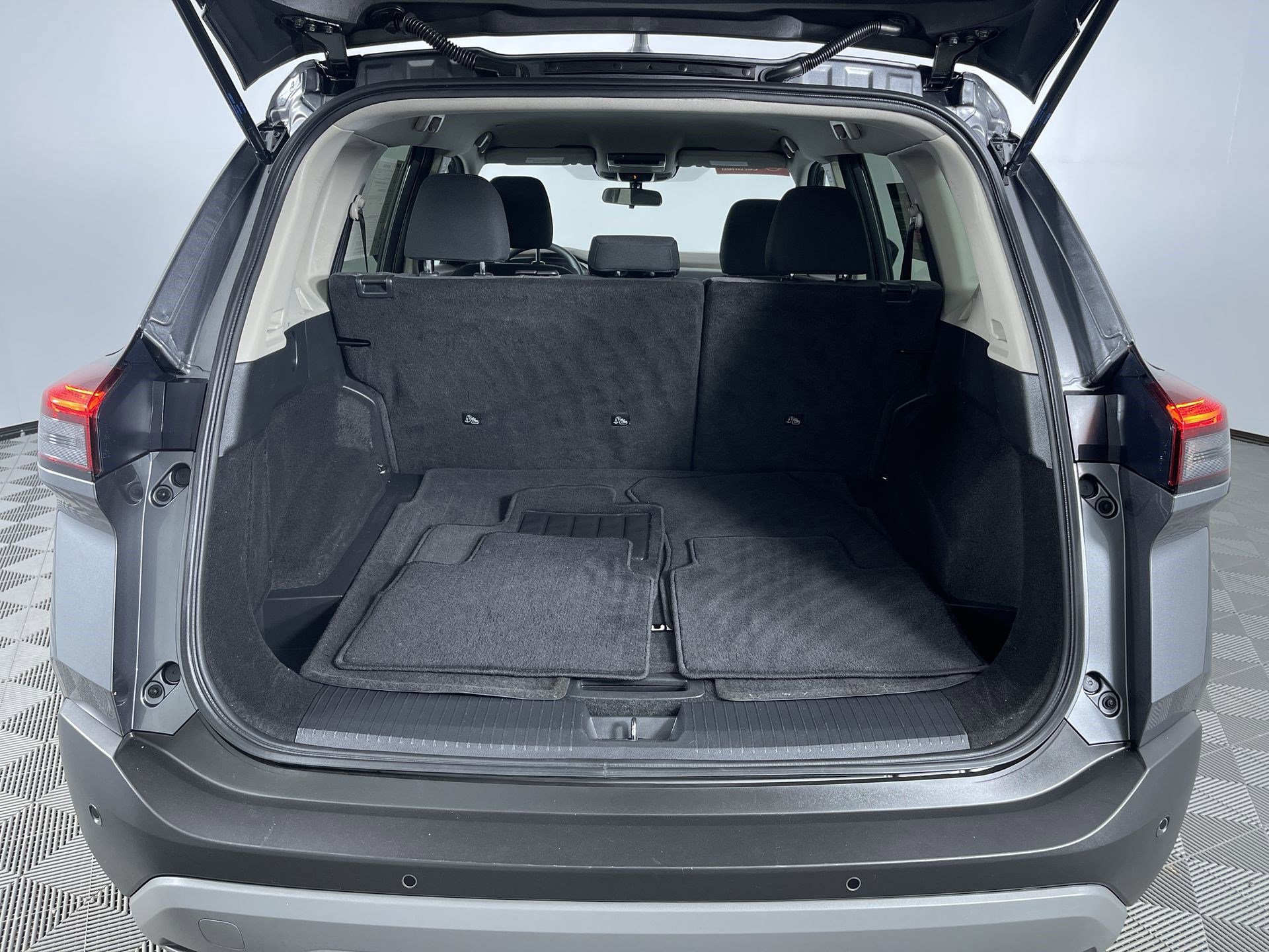 Certified 2023 Nissan Rogue SV image 23