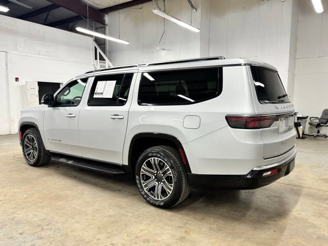 Used 2024 Jeep Wagoneer L Series II RWD image 5