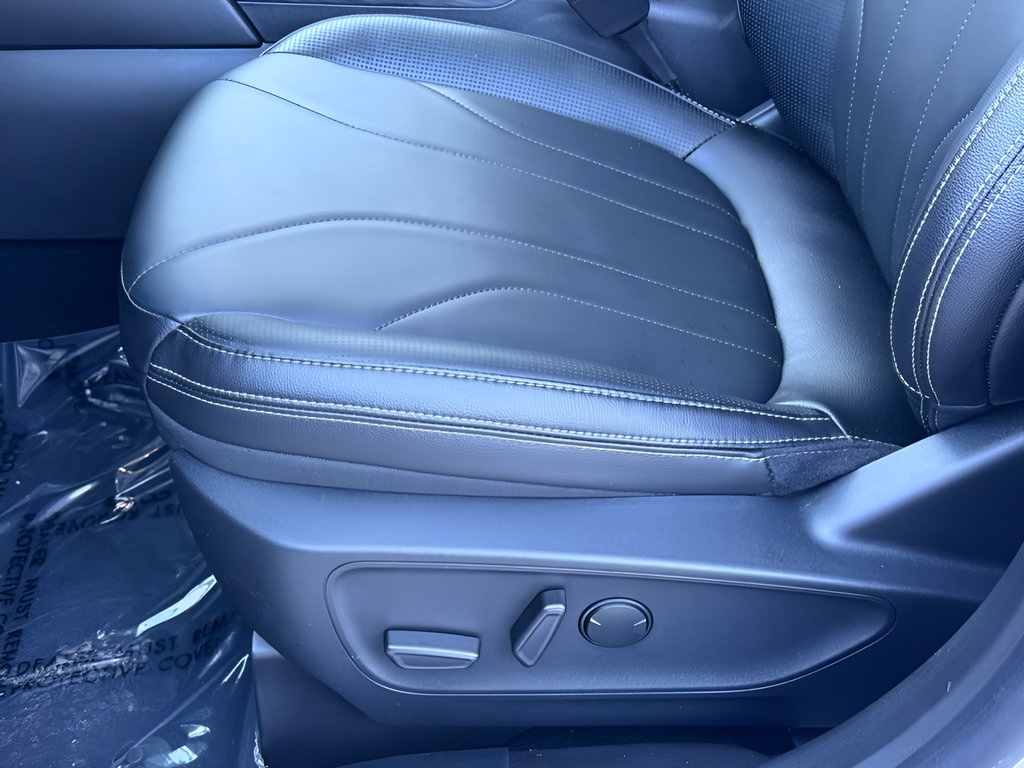 Used 2025 Ford Escape Platinum w/ Premium Technology Package FWD image 10