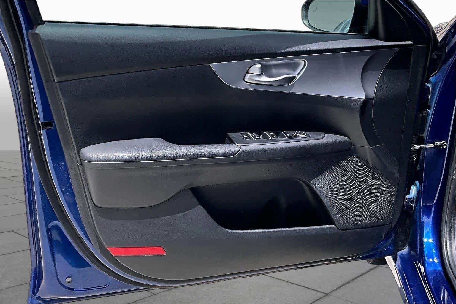 Certified 2022 Kia Forte LXS w/ LXS Technology Package FWD image 19