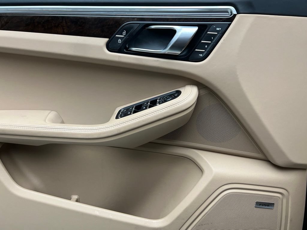 Certified 2024 Porsche Macan S AWD/4WD image 19