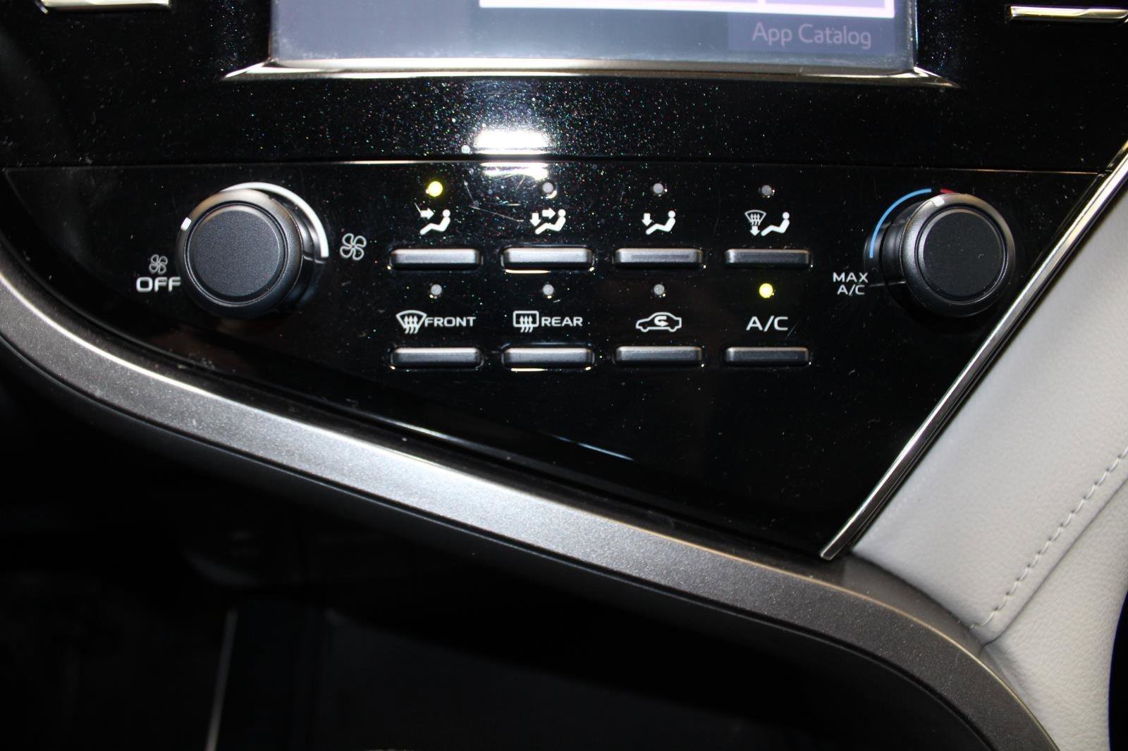 Used 2018 Toyota Camry LE FWD image 19