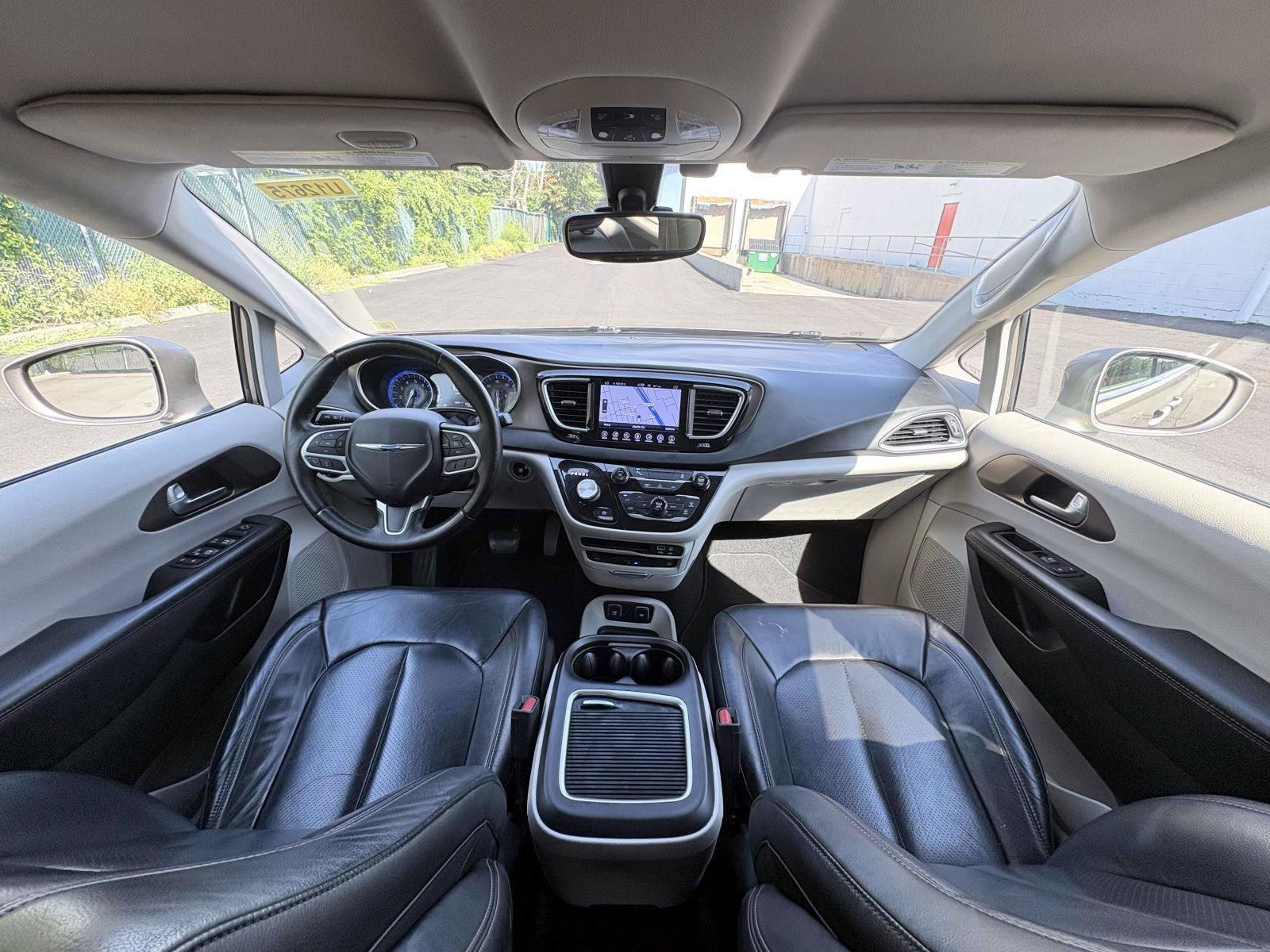Used 2017 Chrysler Pacifica Touring-L Plus FWD image 20