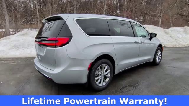 New 2026 Chrysler Pacifica Select image 8