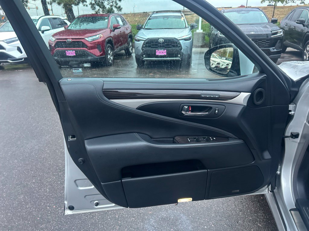 Used 2013 Lexus LS 460 AWD w/ Comfort Pkg image 22