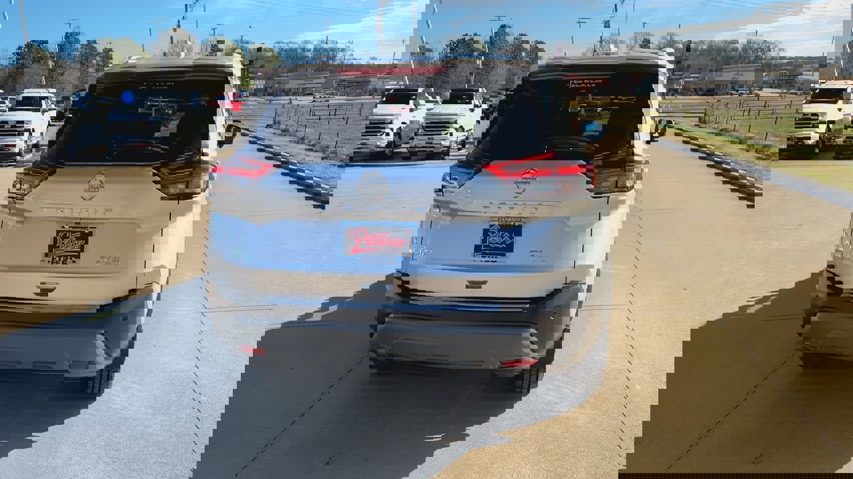 Used 2023 Nissan Rogue SV w/ SV Premium B Package image 8