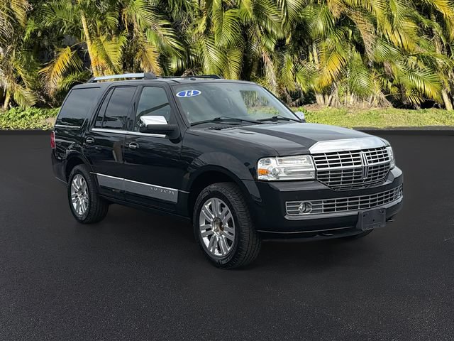 Used 2014 Lincoln Navigator 4WD image 2