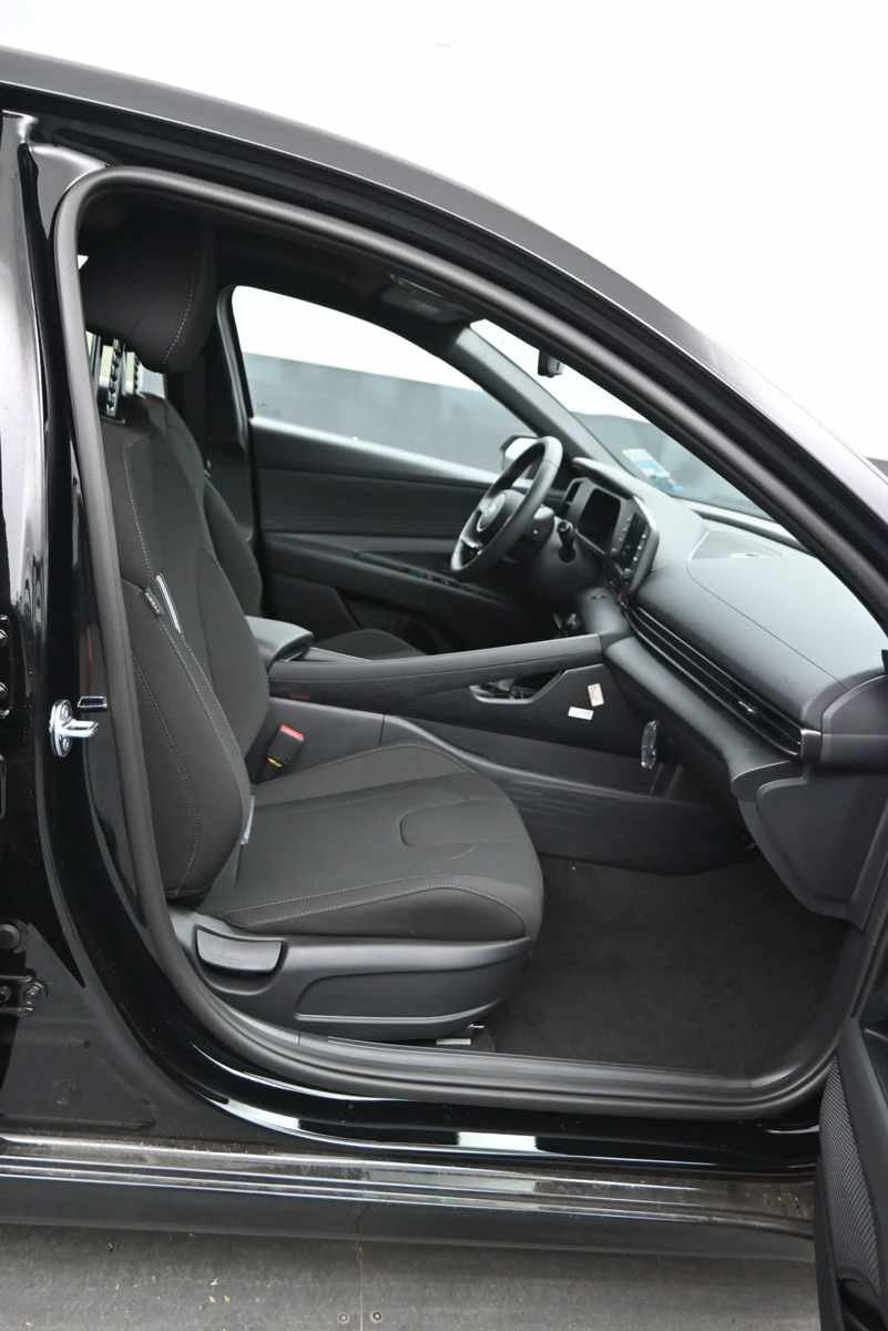 New 2026 Hyundai Elantra SEL Sport FWD image 11