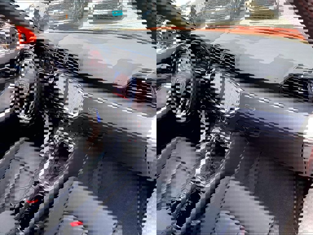 Used 2025 Audi Q3 2.0T Premium image 13