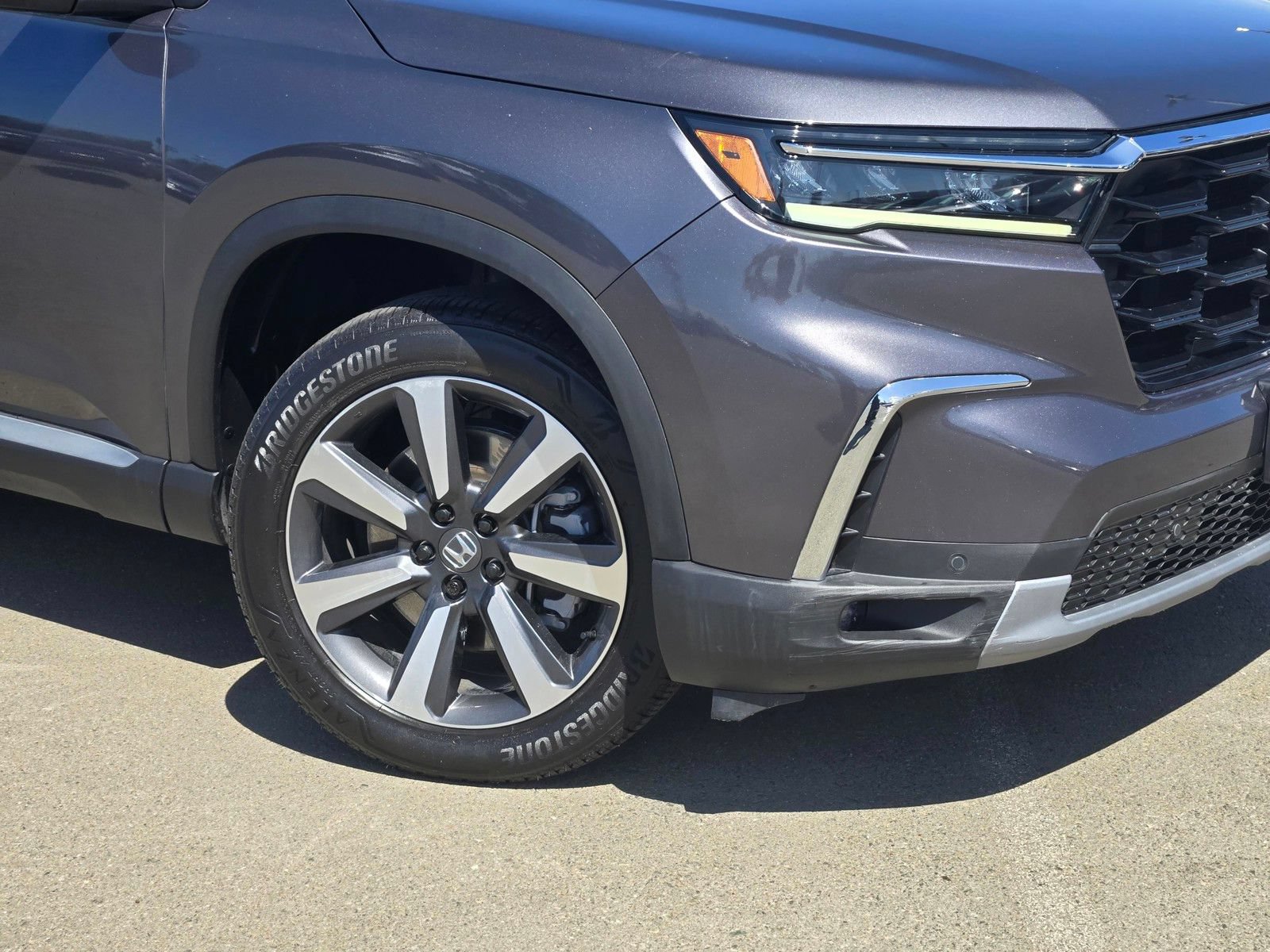 Certified 2025 Honda Pilot Touring image 9