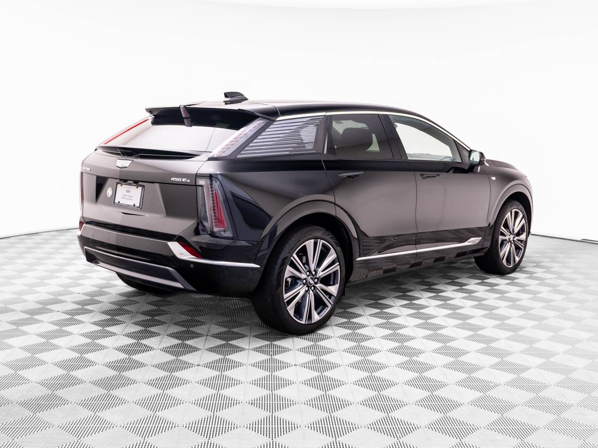 Used 2025 Cadillac Optiq Luxury 2 AWD/4WD image 5