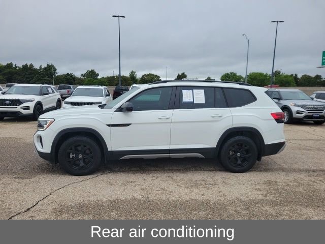 Used 2024 Volkswagen Atlas Peak Edition SE image 3