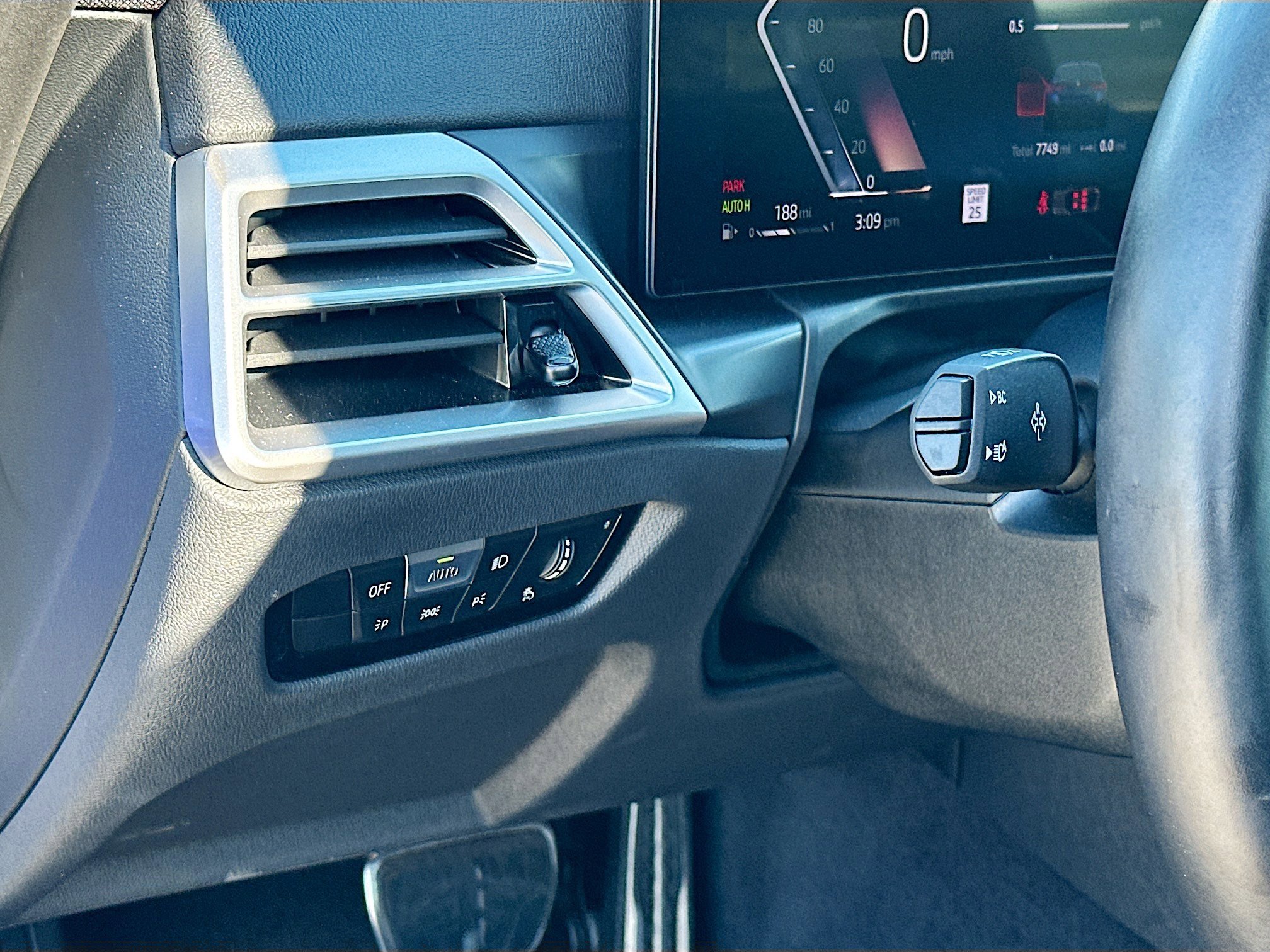 Used 2025 BMW 430i xDrive w/ M Sport Package image 10