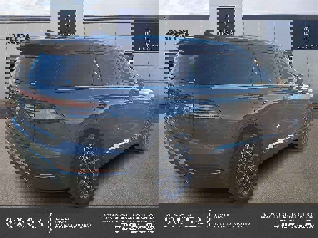 Certified 2025 Lincoln Aviator AWD image 4