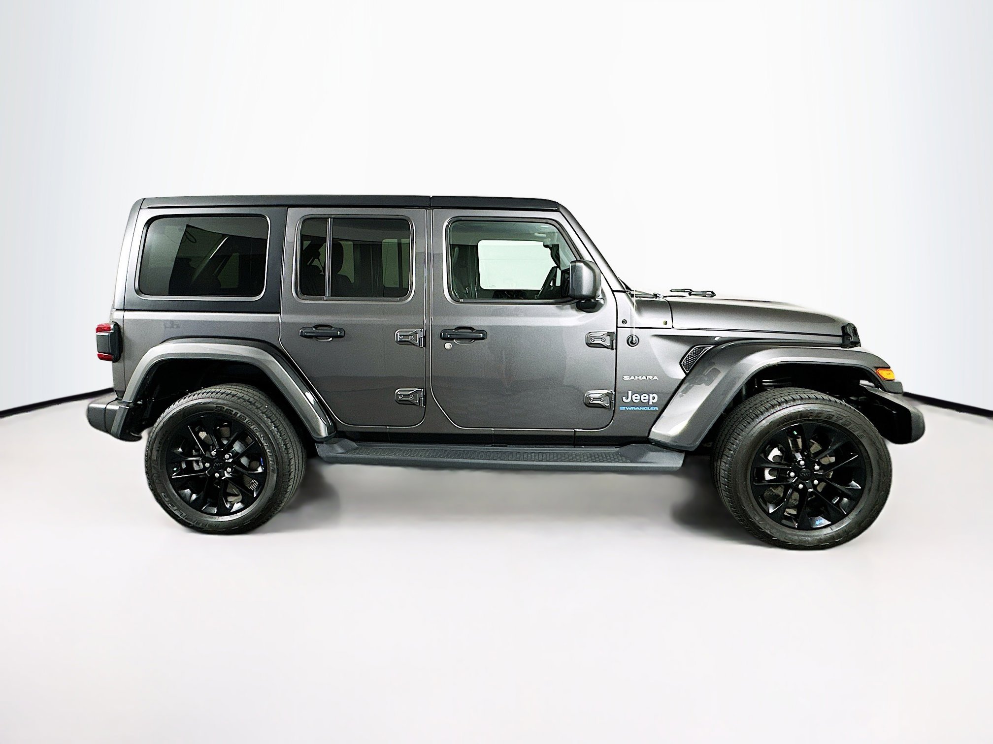 Used 2023 Jeep Wrangler Unlimited Sahara w/ Cold Weather Group AWD/4WD image 10