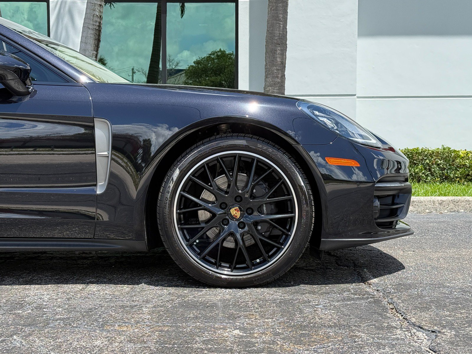 Used 2023 Porsche Panamera Platinum Edition RWD image 3