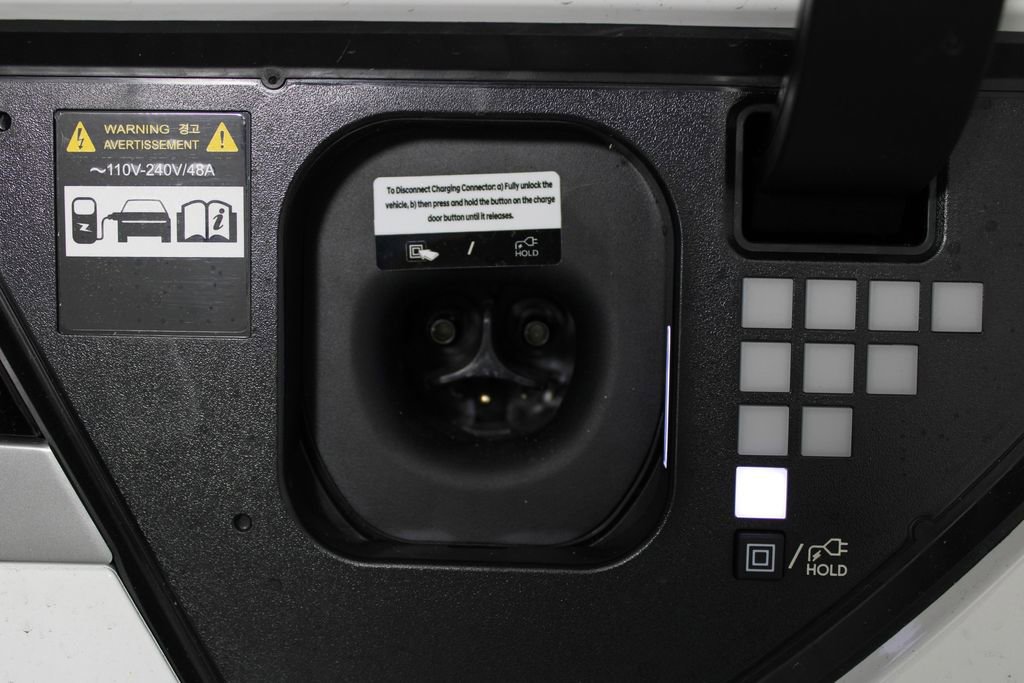 New 2025 Hyundai Ioniq 5 SE image 12