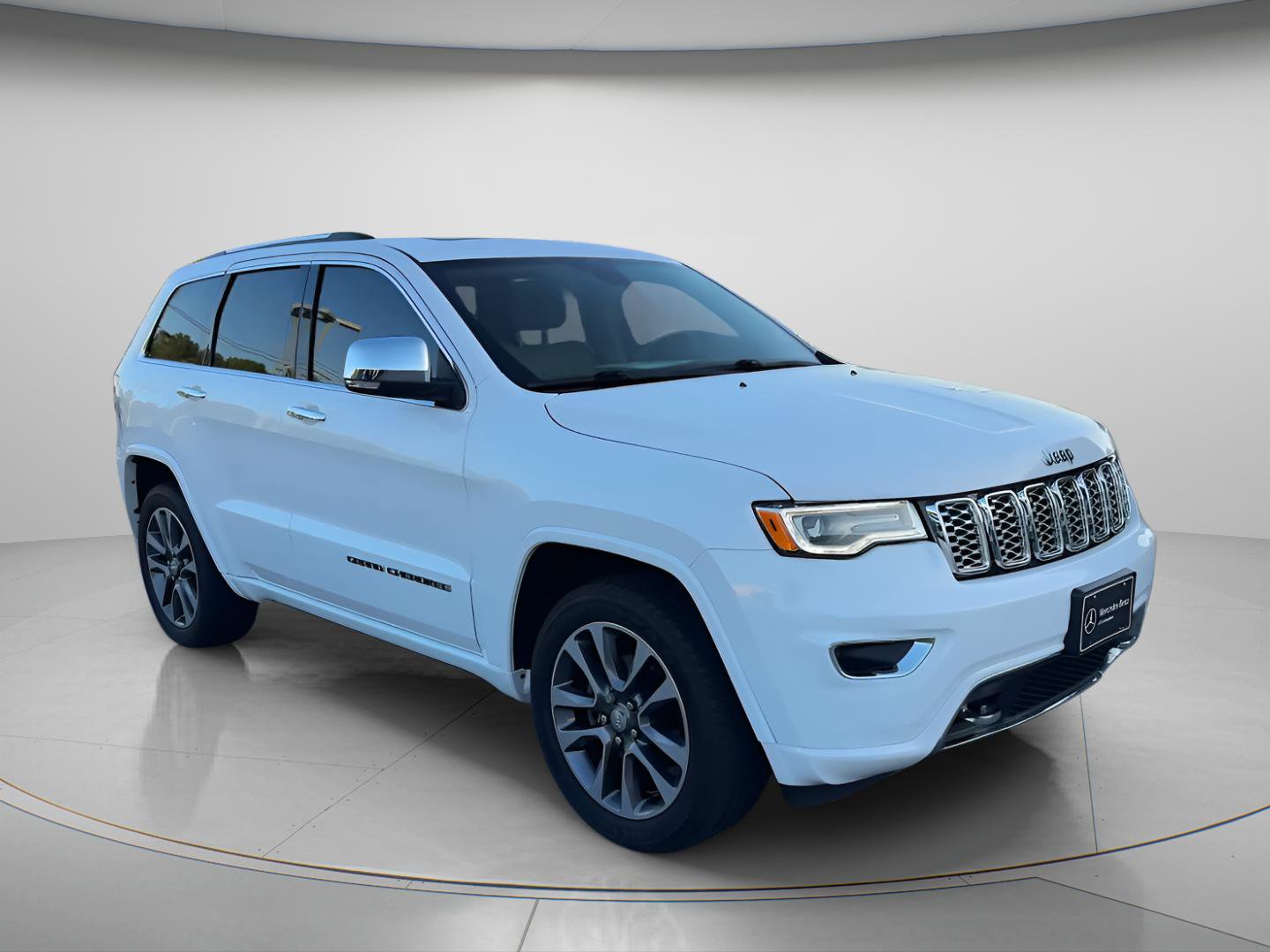Used 2017 Jeep Grand Cherokee Overland AWD/4WD image 4