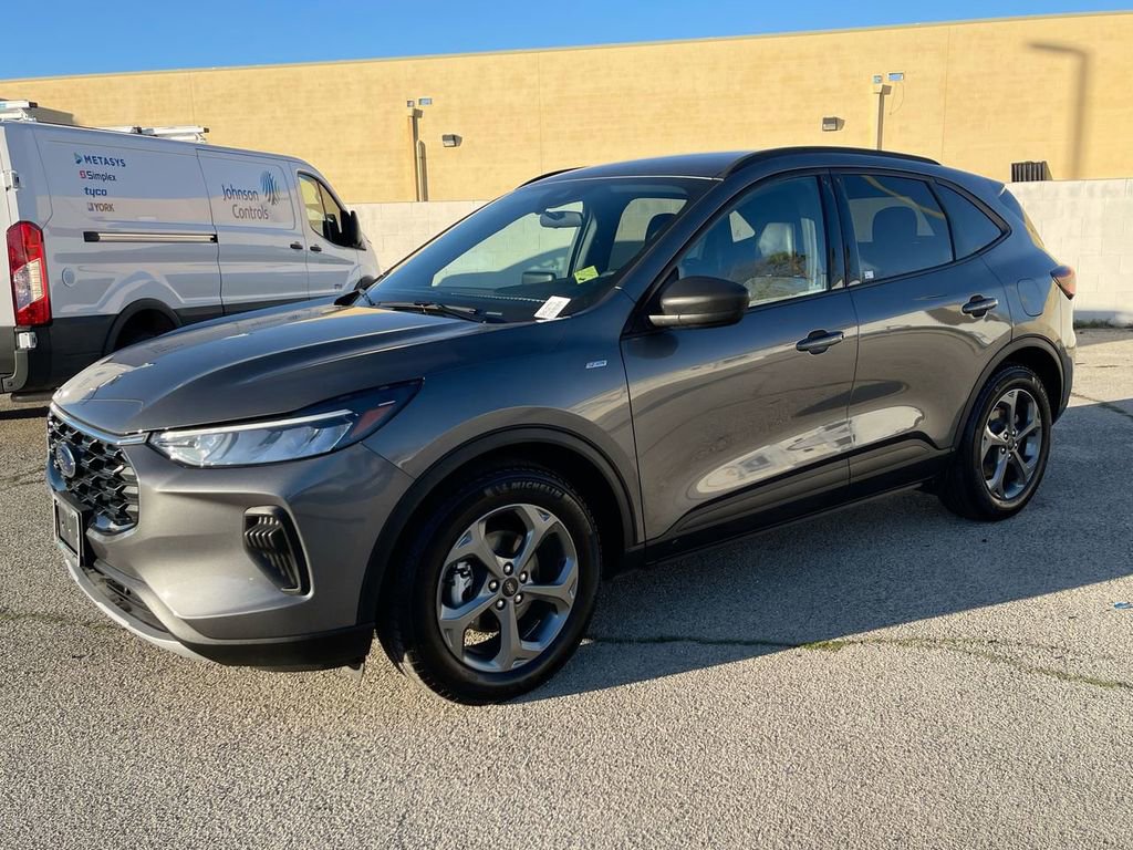 Used 2025 Ford Escape ST-Line w/ Equipment Group 301A image 4