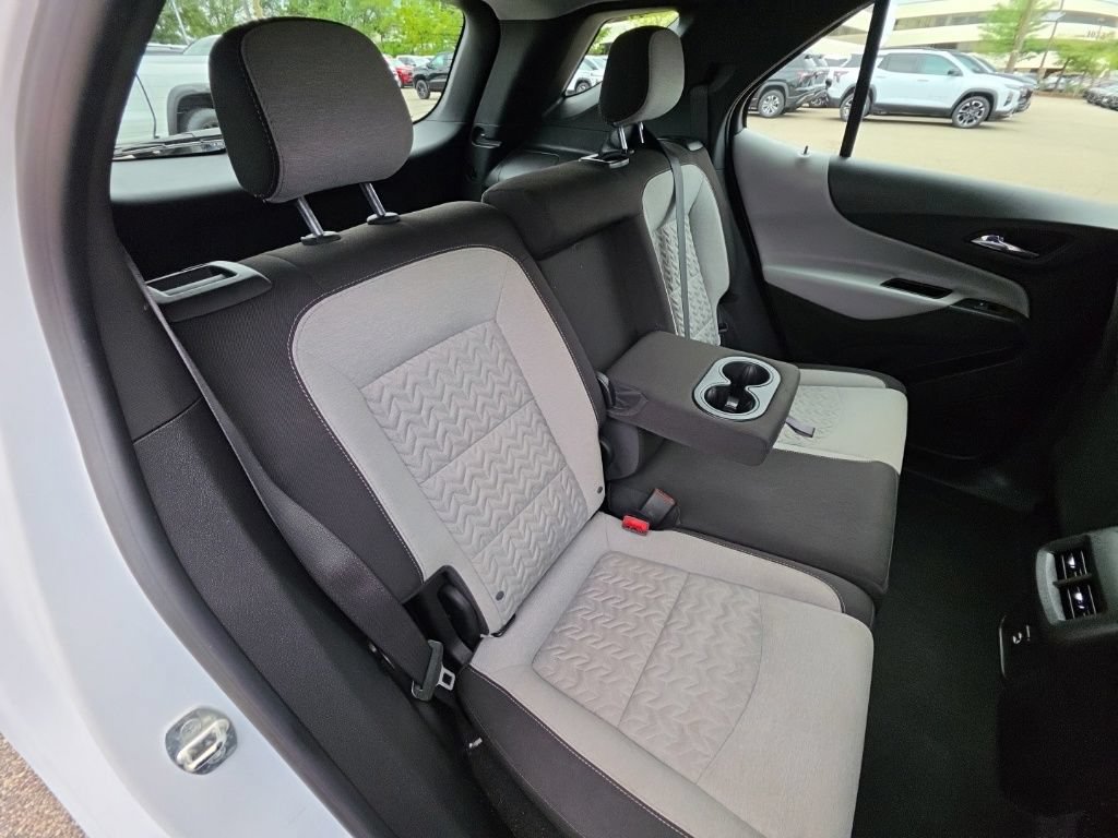 Used 2024 Chevrolet Equinox LS FWD image 28