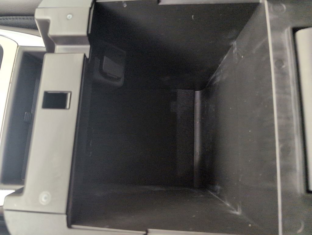 Used 2024 Ford Explorer XLT w/ Equipment Group 202A image 39