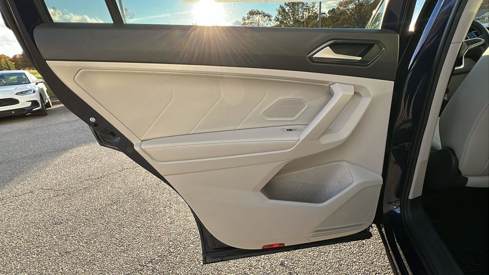 Used 2022 Volkswagen Tiguan SE image 17