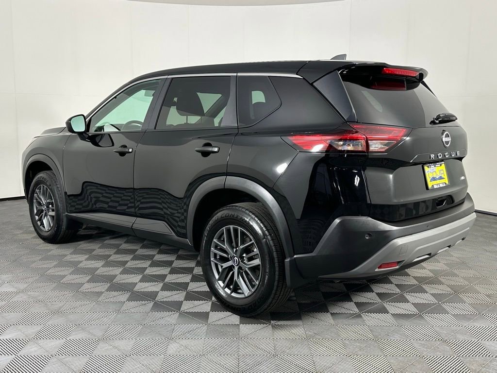 Used 2023 Nissan Rogue S image 15