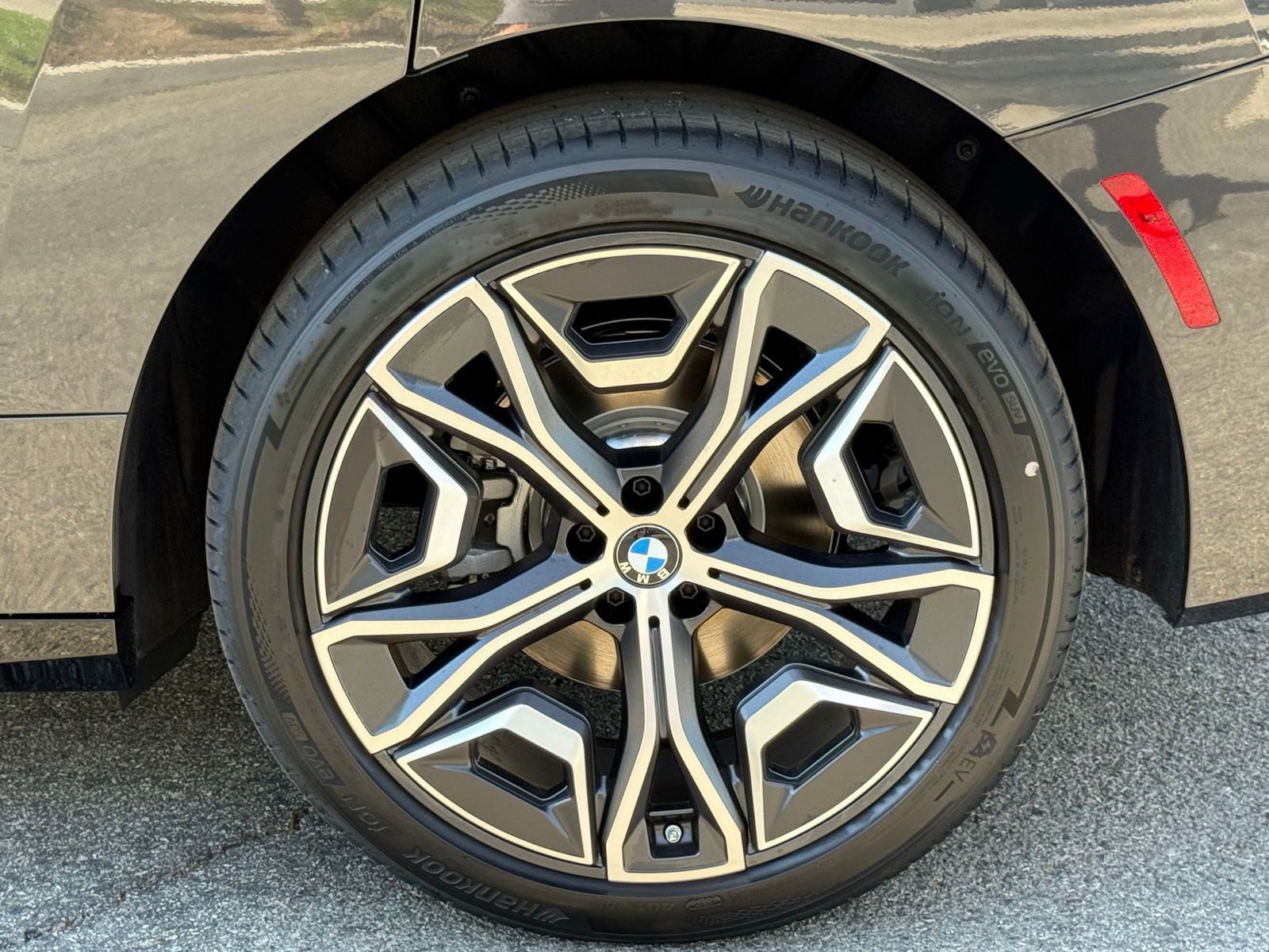 New 2026 BMW iX xDrive45 image 18