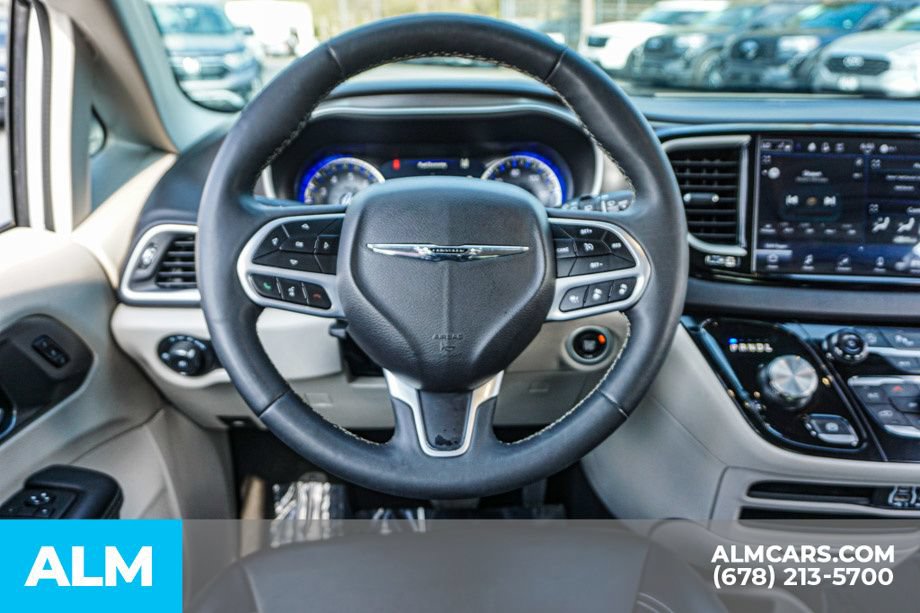 Used 2024 Chrysler Pacifica Touring-L FWD image 29
