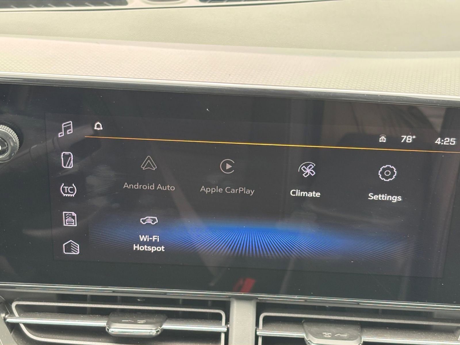 Used 2025 Chevrolet Trax LT image 20