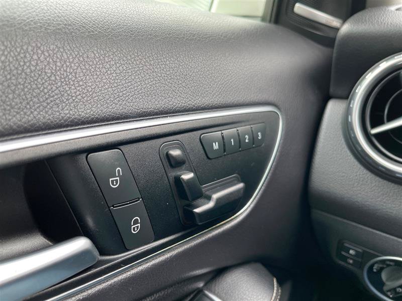 Used 2015 Mercedes-Benz GLA 250 4MATIC image 33