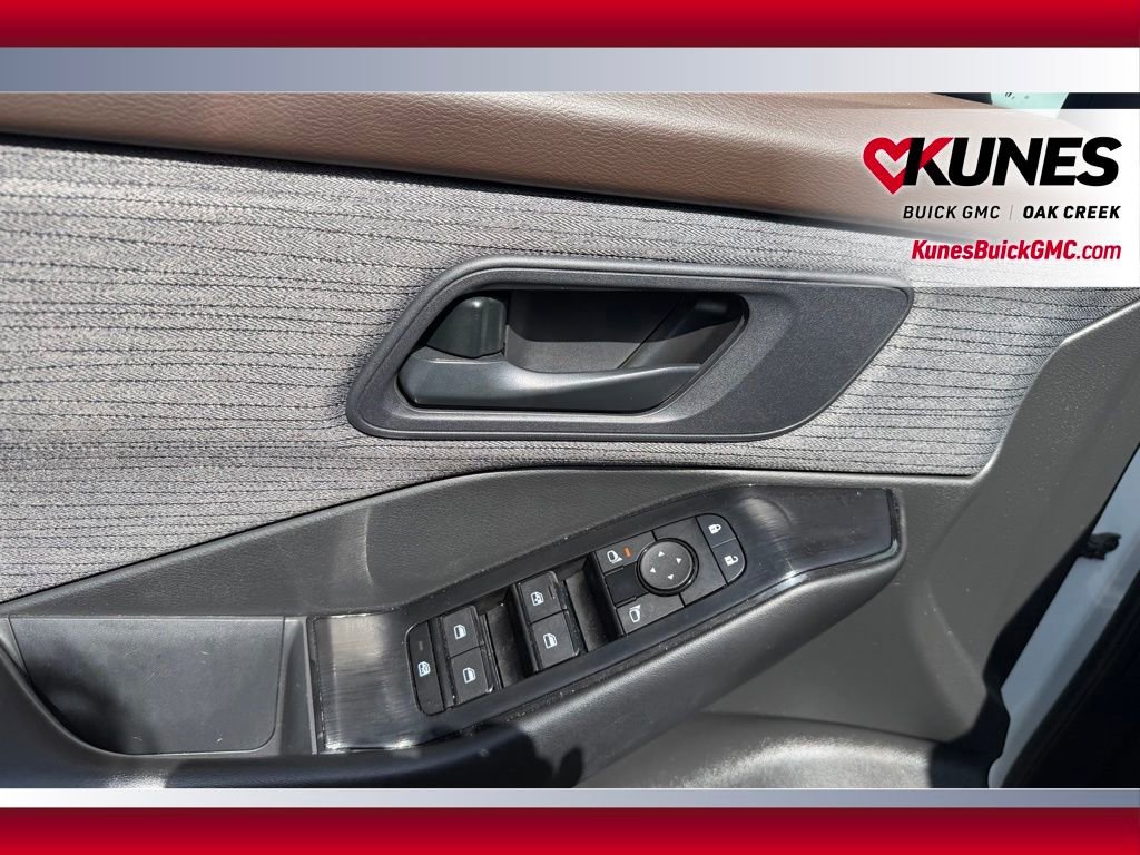 Used 2023 Nissan Rogue S AWD/4WD image 7