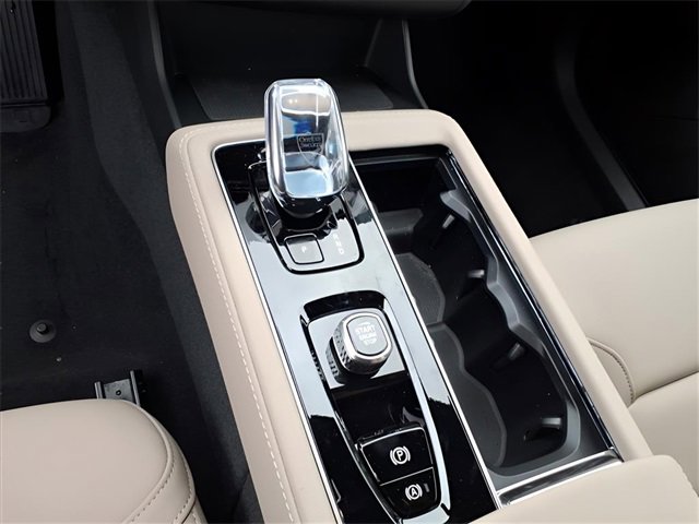 New 2026 Volvo XC90 B6 Plus w/ Protection Package Premier image 20