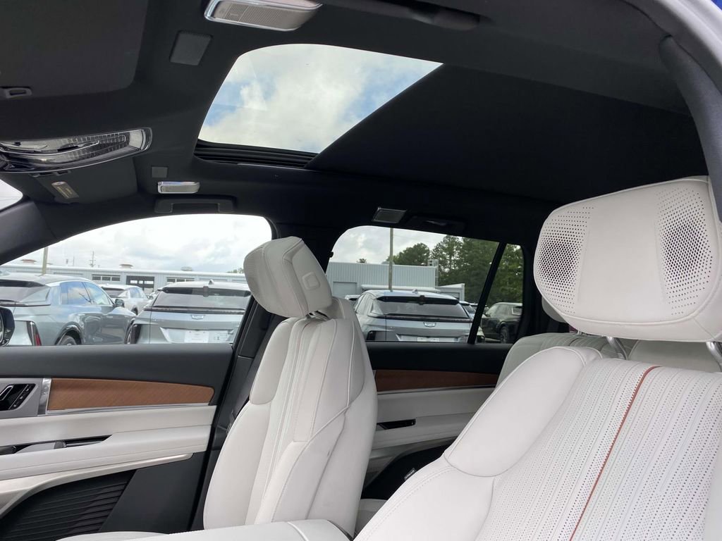 New 2026 Cadillac Vistiq Sport w/ LPO, Floor Liner Package image 14
